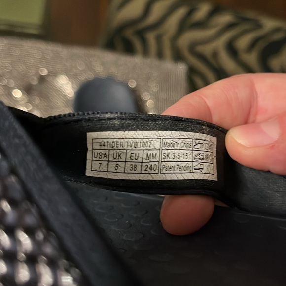 Vionic Tide Flip Flops: Navy Sparkle Leather Strap Contour Sandals, Size 7 - Picture 6 of 6